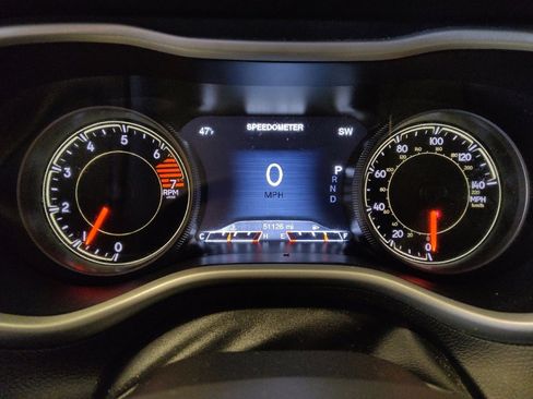 Used 2018 Jeep Cherokee Trailhawk image 23