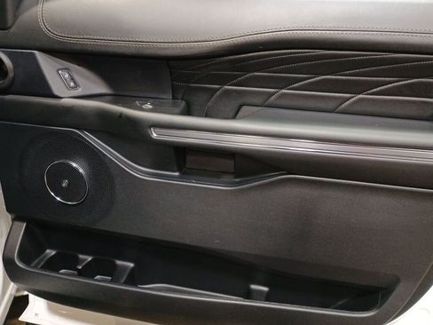 Used 2020 Ford Expedition Platinum image 25