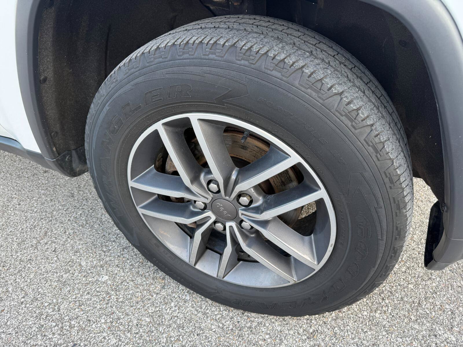 Used 2019 Jeep Grand Cherokee Limited AWD/4WD image 18