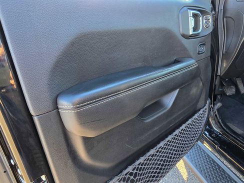 Used 2020 Jeep Wrangler Unlimited Sahara image 20