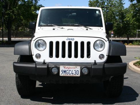 Used 2018 Jeep Wrangler Unlimited Sport w/ Connectivity Group image 3