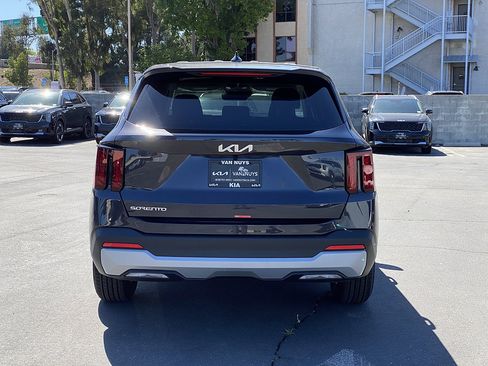 New 2026 Kia Sorento LX FWD image 4