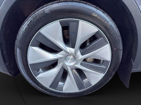 Used 2022 Tesla Model Y Long Range image 21