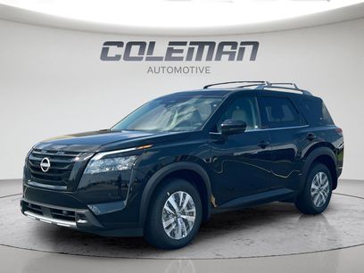 New 2025 Nissan Pathfinder SL w/ Black Appearance Package