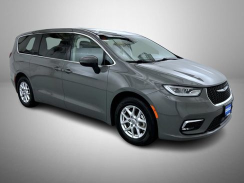 Certified 2023 Chrysler Pacifica Touring-L FWD image 3
