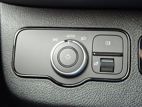 Used 2025 Mercedes-Benz Sprinter 2500 image 25