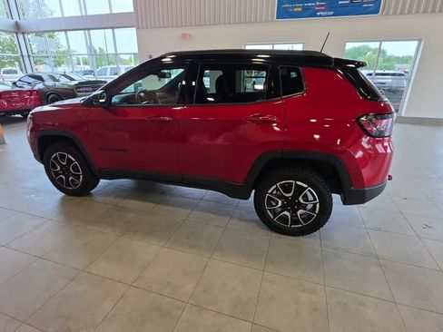 Used 2024 Jeep Compass Trailhawk w/ Trailhawk Elite Group AWD/4WD image 14