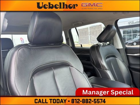 Used 2023 Jeep Grand Cherokee Limited w/ Trailer Tow Prep Group (B) AWD/4WD image 4