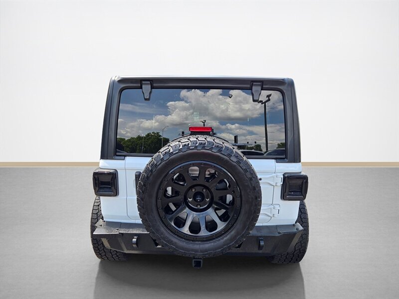 Used 2020 Jeep Wrangler Unlimited Sahara w/ Cold Weather Group AWD/4WD image 5