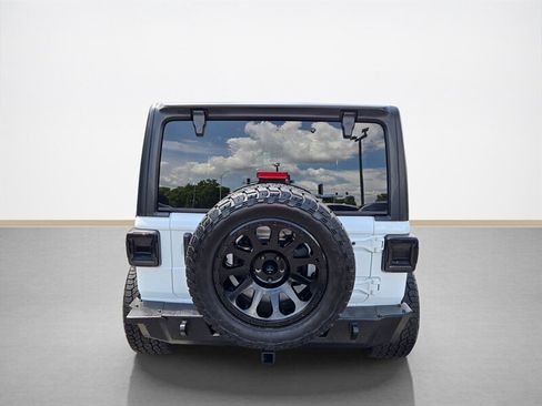 Used 2020 Jeep Wrangler Unlimited Sahara w/ Cold Weather Group AWD/4WD image 5