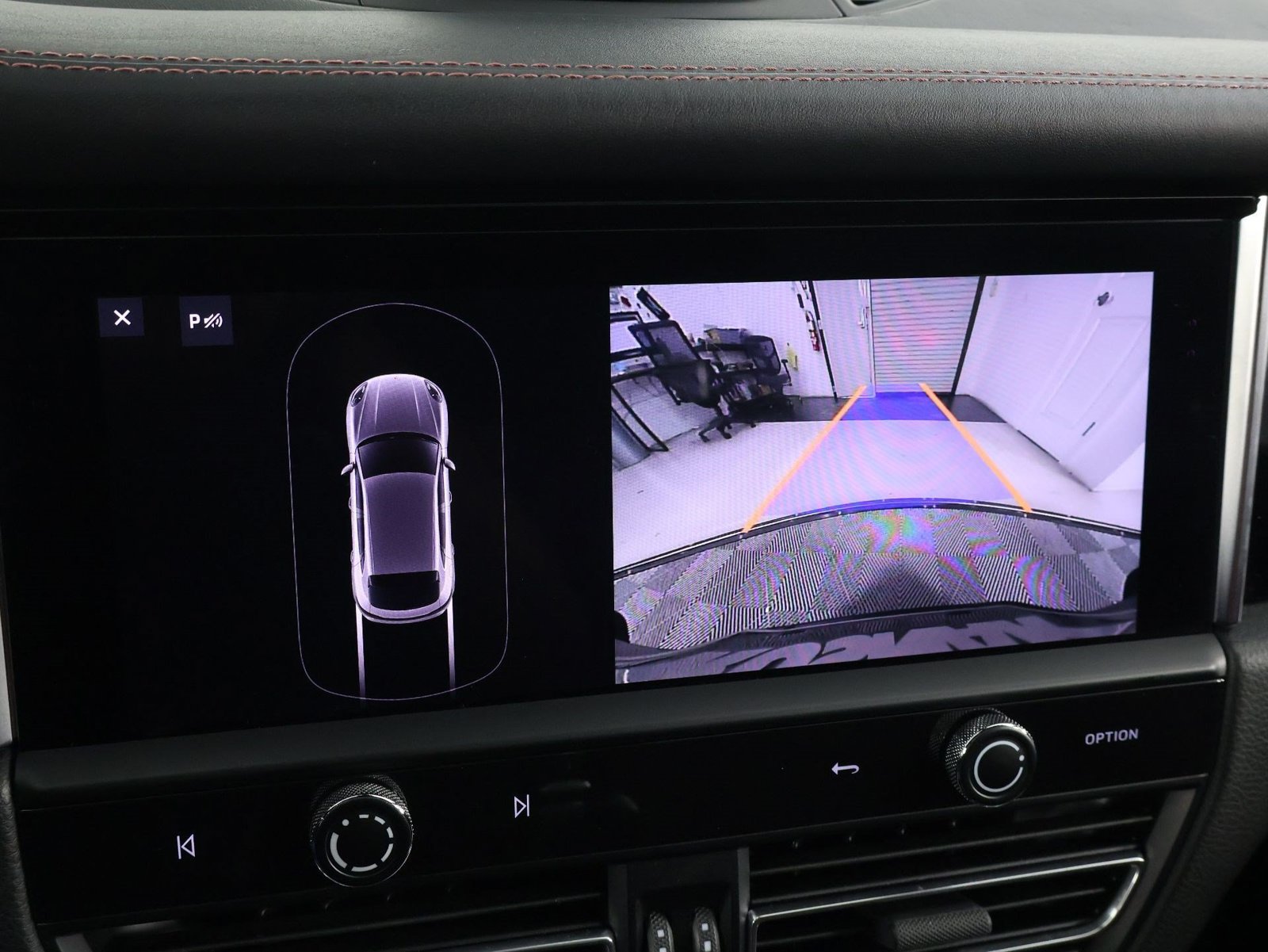 Certified 2023 Porsche Macan AWD/4WD image 17