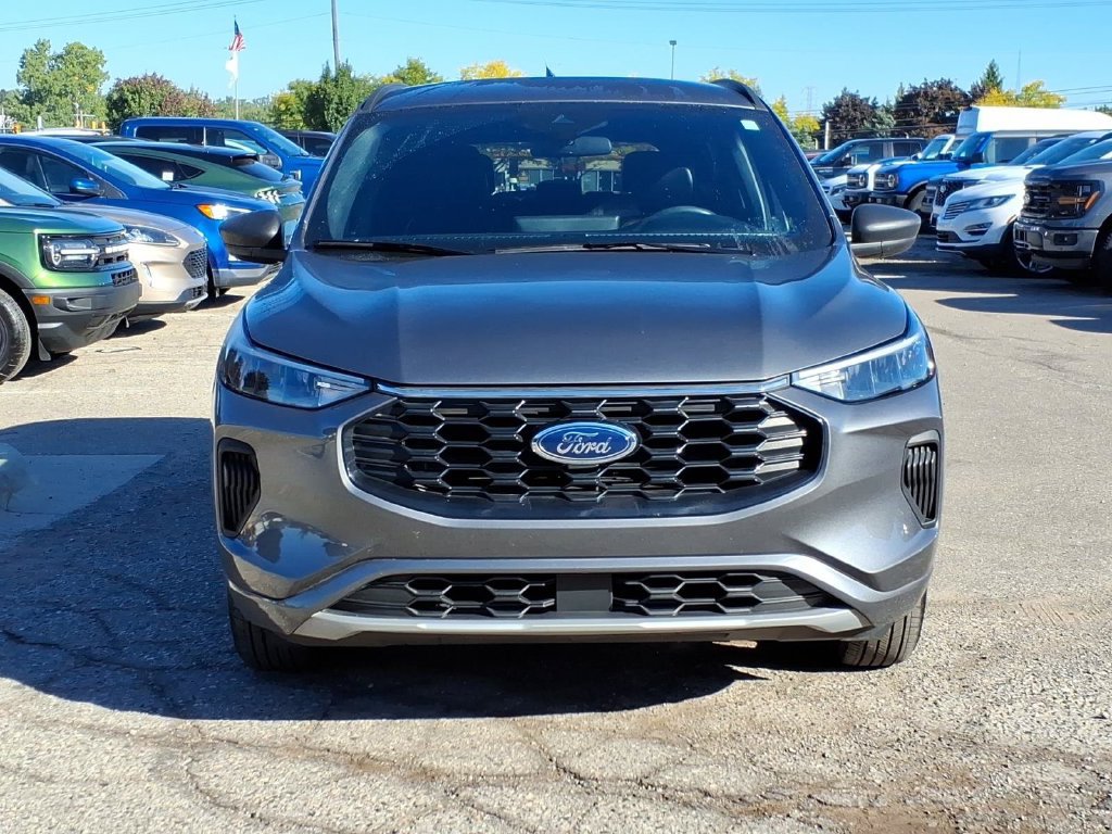 Used 2024 Ford Escape ST-Line w/ Tech Pack #1 AWD/4WD image 8