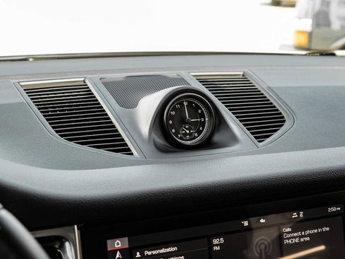 Used 2023 Porsche Macan image 27