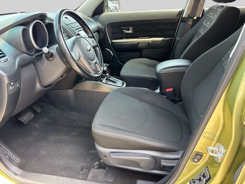 Used 2013 Kia Soul + FWD image 8