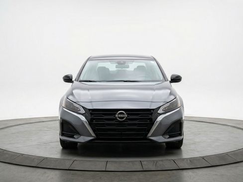 Used 2025 Nissan Altima 2.5 SV image 2