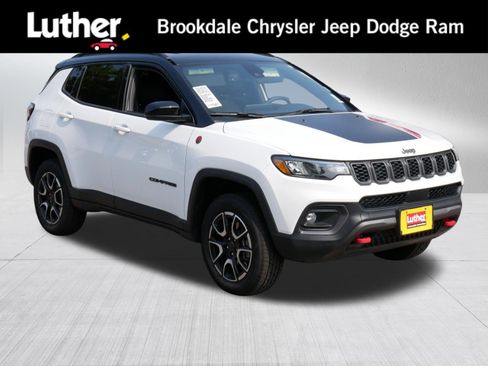 Used 2025 Jeep Compass Trailhawk AWD/4WD image 1
