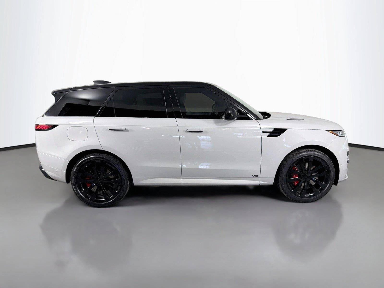 New 2027 Land Rover Range Rover Sport Dynamic SE AWD/4WD image 4