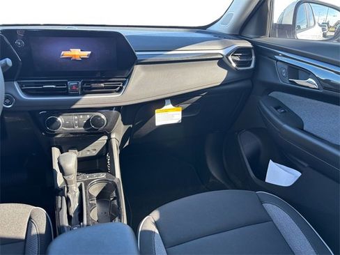 Used 2026 Chevrolet TrailBlazer LT w/ Driver Confidence Package image 11