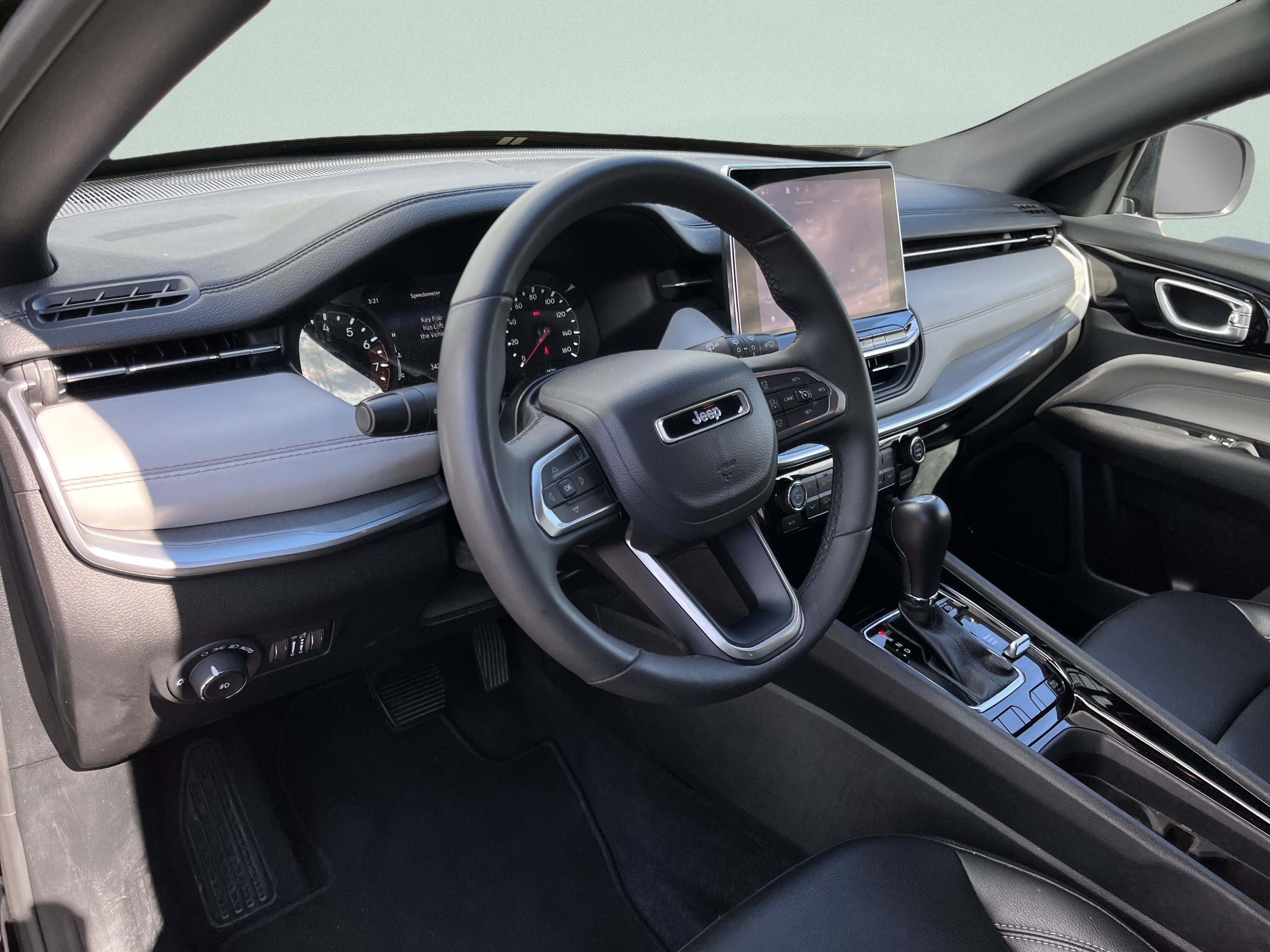 Used 2025 Jeep Compass Limited AWD/4WD image 16