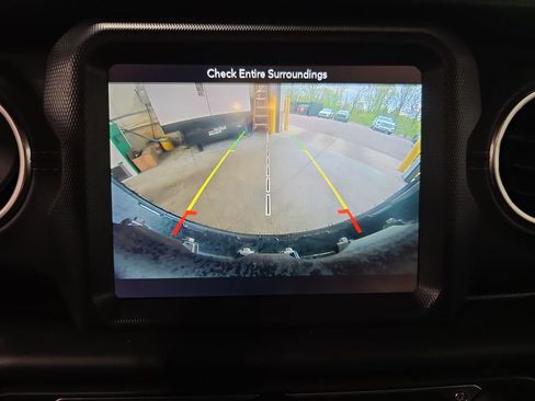 Used 2019 Jeep Wrangler Unlimited Sahara w/ Advanced Safety Group AWD/4WD image 26