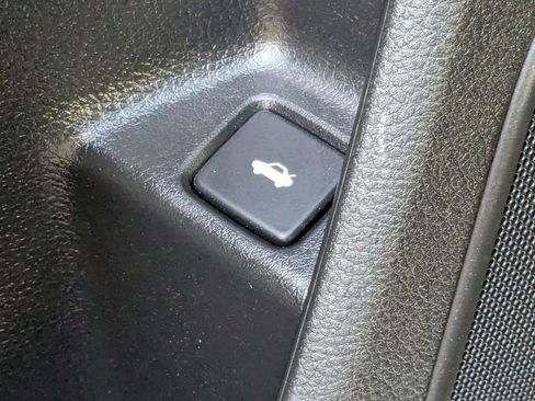 Used 2018 Honda Civic Touring image 25