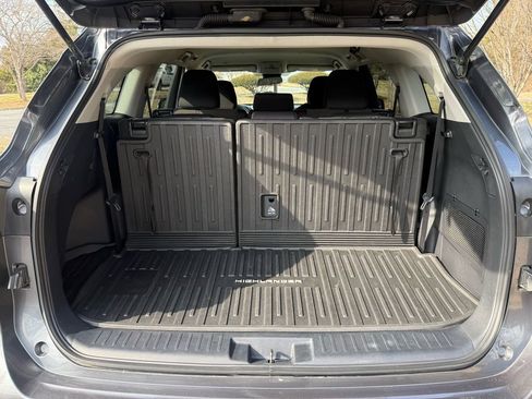 Used 2020 Toyota Highlander L image 26