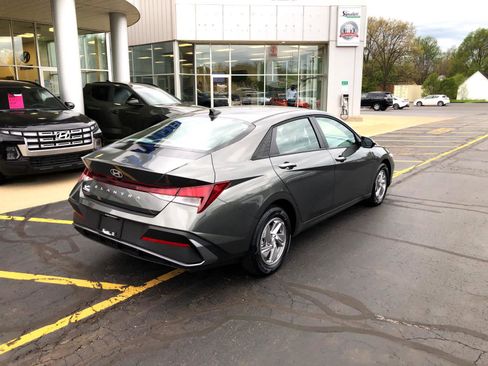 New 2026 Hyundai Elantra SE FWD image 3
