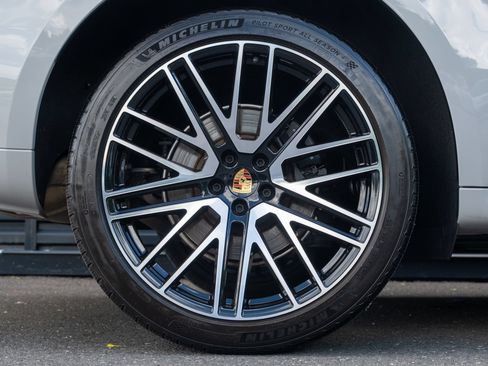 Certified 2023 Porsche Macan Turbo AWD/4WD image 13