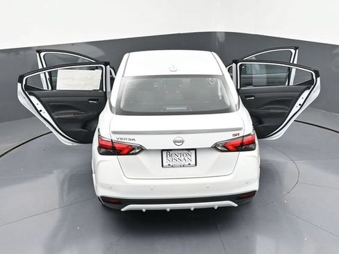 New 2025 Nissan Versa SR w/ Trunk Package FWD image 42