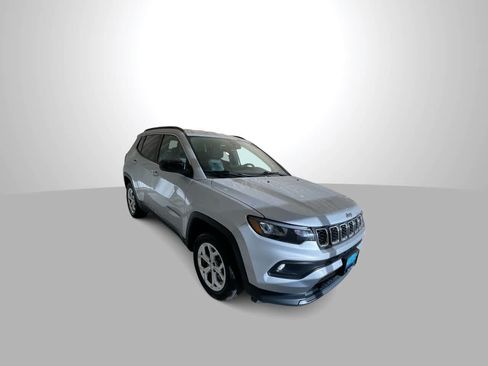 Used 2024 Jeep Compass Latitude AWD/4WD image 2
