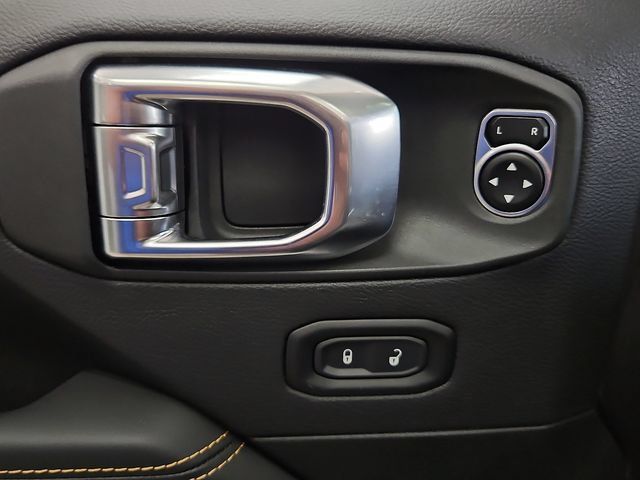 New 2025 Jeep Wrangler Unlimited Sahara w/ Technology Group AWD/4WD image 13