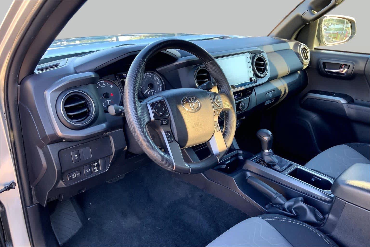 Used 2023 Toyota Tacoma TRD Off-Road w/ Technology Package AWD/4WD image 18