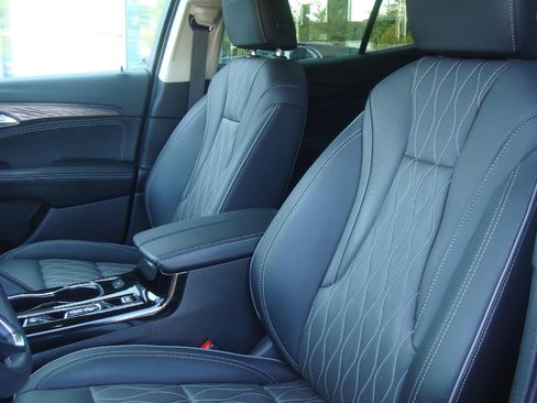 Used 2023 Buick Envision Avenir image 11