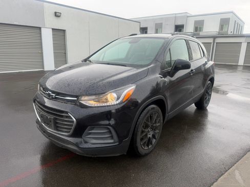 Used 2022 Chevrolet Trax LT w/ Sport Edition FWD image 2