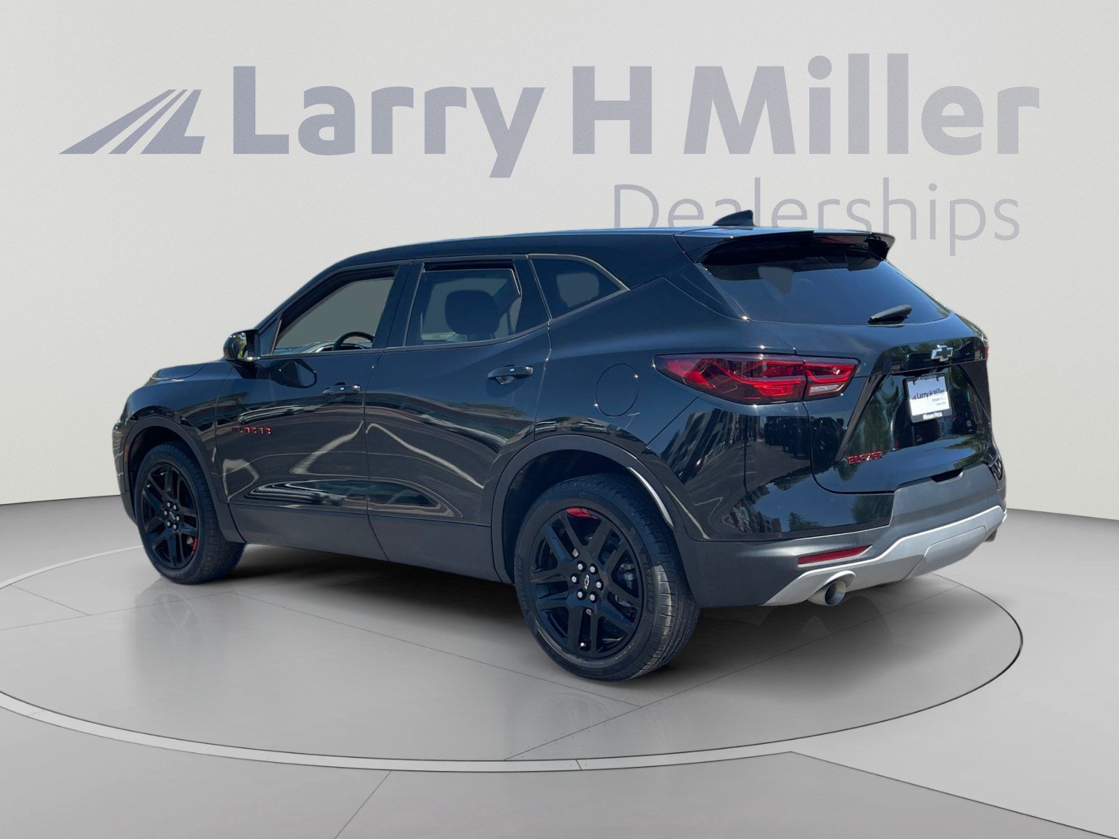Used 2024 Chevrolet Blazer LT w/ Redline Edition FWD image 3