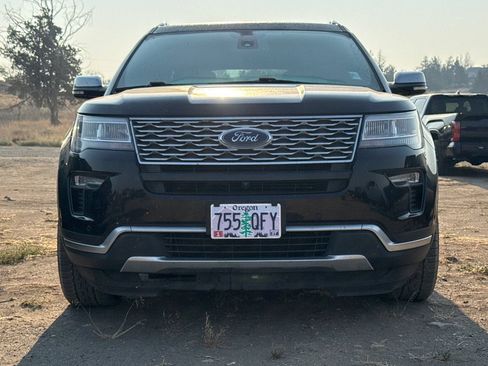 Used 2018 Ford Explorer Platinum AWD/4WD image 2