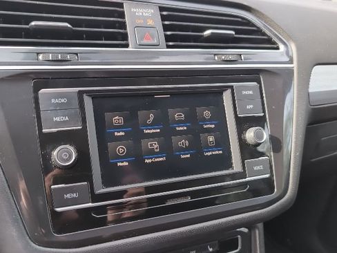 Used 2022 Volkswagen Tiguan S image 13