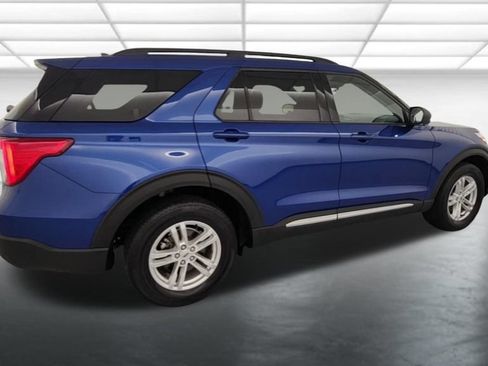Used 2023 Ford Explorer XLT w/ Equipment Group 202A AWD/4WD image 8