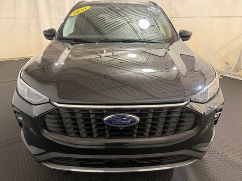 Used 2024 Ford Escape Platinum w/ Premium Technology Package image 3