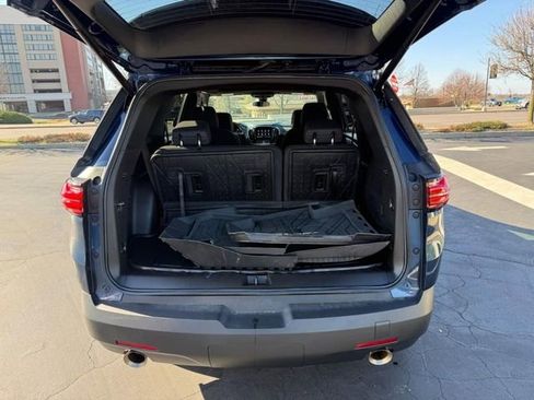 Used 2023 Chevrolet Traverse LT image 5