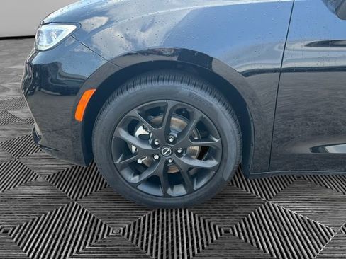 New 2026 Chrysler Pacifica Limited w/ S Appearance Package image 14
