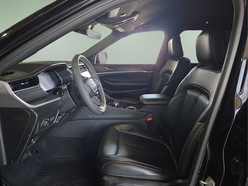 Used 2025 Jeep Grand Cherokee L Limited w/ Black Appearance Package RWD image 20