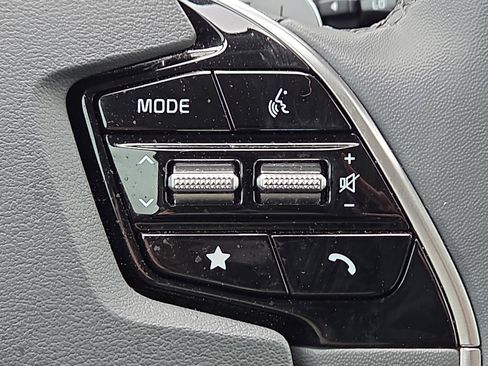 Used 2025 Kia Niro EX image 22