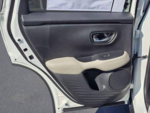 New 2026 Honda HR-V LX image 8