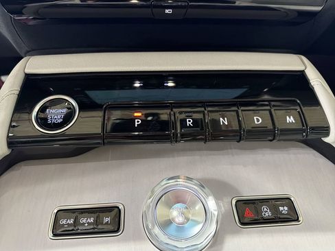 Certified 2025 Lincoln Navigator L Reserve image 23