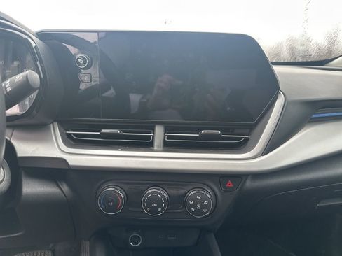 Used 2024 Chevrolet Trax LS image 9