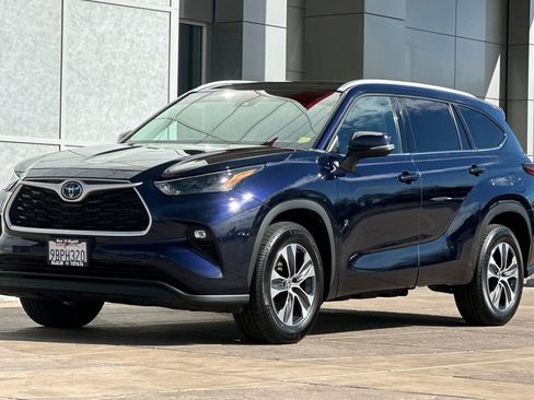 Used 2022 Toyota Highlander XLE image 10