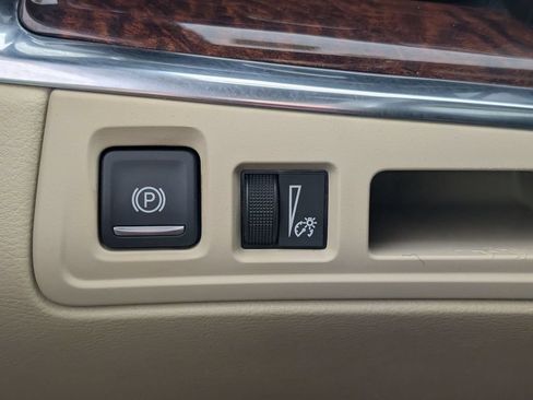 Used 2019 Cadillac XT5 Luxury FWD image 16