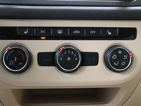 Used 2017 Volkswagen Tiguan S image 18