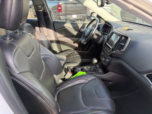 Used 2019 Jeep Cherokee Limited image 23